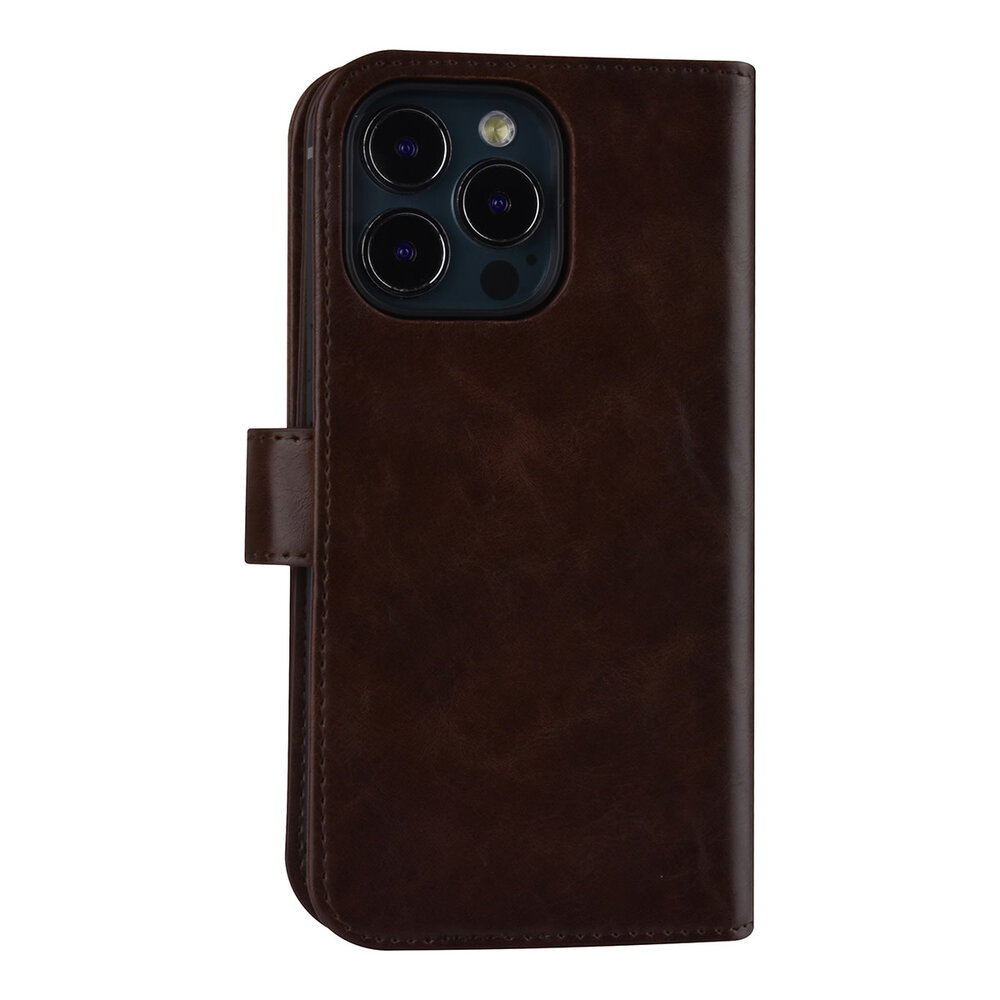 UNIQ Accessory UNIQ Accessory Donker Bruin hoesje voor iPhone 13 Pro - Book Case - Pasjeshouder voor 9 pasjes - Magneetsluiting UNIQ Accessory UNIQ Accessory Donker Bruin hoesje voor iPhone 13 Pro - Book Case - Pasjeshouder voor 9 pasjes - Magneetsluiting