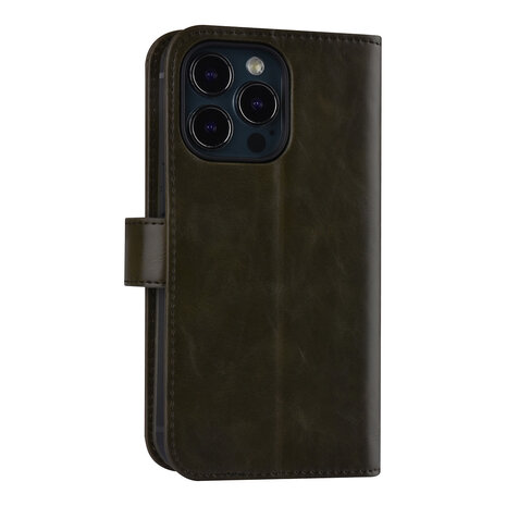 UNIQ Accessory UNIQ Accessory Book type housse iPhone 13 Pro - Porte-cartes - Fermeture magnétique - Vert foncé UNIQ Accessory UNIQ Accessory Book type housse iPhone 13 Pro - Porte-cartes - Fermeture magnétique - Vert foncé