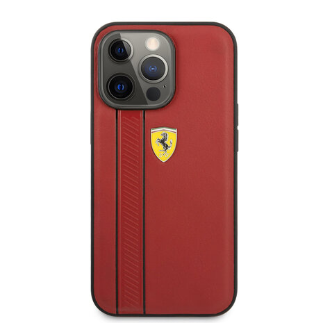 Ferrari Ferrari iPhone 13 Pro Hardcase Backcover - Debossed Stripes - Rood Ferrari Ferrari iPhone 13 Pro Hardcase Backcover - Debossed Stripes - Rood