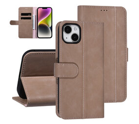 UNIQ Accessory UNIQ Accessory Roze iPhone 14 & 15 Plus Booktype Pasjeshouder voor 3 pasjes - Magneetsluiting UNIQ Accessory UNIQ Accessory Roze iPhone 14 & 15 Plus Booktype Pasjeshouder voor 3 pasjes - Magneetsluiting