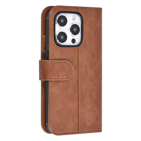 UNIQ Accessory UNIQ Accessory iPhone 15 Pro Book Case hoesje - Pasjeshouder voor 3 pasjes - Magneetsluiting - LichtBruin UNIQ Accessory UNIQ Accessory iPhone 15 Pro Book Case hoesje - Pasjeshouder voor 3 pasjes - Magneetsluiting - LichtBruin