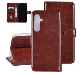TUNIQ TUNIQ Galaxy A55 Book Case hoesje - Pasjeshouder voor 3 pasjes - Magneetsluiting - Hanger - Braun