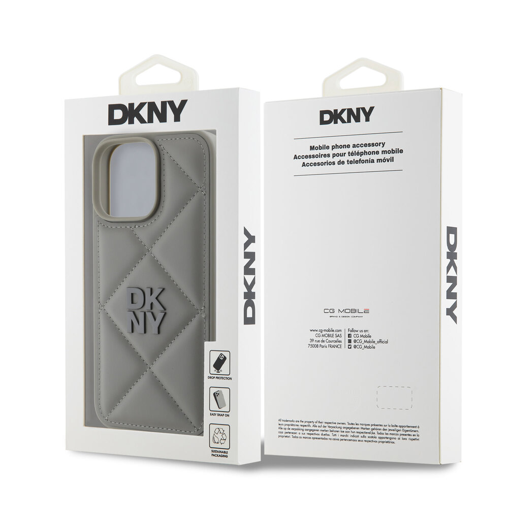DKNY DKNY iPhone 16 Pro Max Back-Cover hul - PU Leather Quilted Stack Logo - Schwarz DKNY DKNY iPhone 16 Pro Max Back-Cover hul - PU Leather Quilted Stack Logo - Schwarz