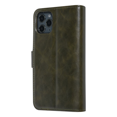 UNIQ Accessory UNIQ Accessory DonkerGroen hoesje voor iPhone 11 Pro - Book Case - Pasjeshouder voor 9 pasjes - Magneetsluiting UNIQ Accessory UNIQ Accessory DonkerGroen hoesje voor iPhone 11 Pro - Book Case - Pasjeshouder voor 9 pasjes - Magneetsluiting