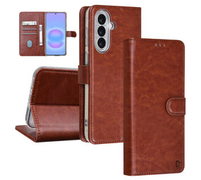 TUNIQ TUNIQ Galaxy A37 Book type housse - Porte-cartes pour 3 cartes - Fermeture magnétique - Cintre - Marron