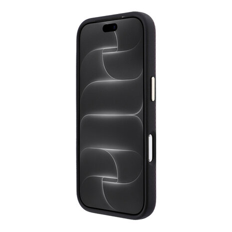 Guess Guess iPhone 18 Pro/17 Pro Hardcase MagSafe PU Kevlar met driehoekig logo - Zwart/Bordeaux Guess Guess iPhone 18 Pro/17 Pro Hardcase MagSafe PU Kevlar met driehoekig logo - Zwart/Bordeaux