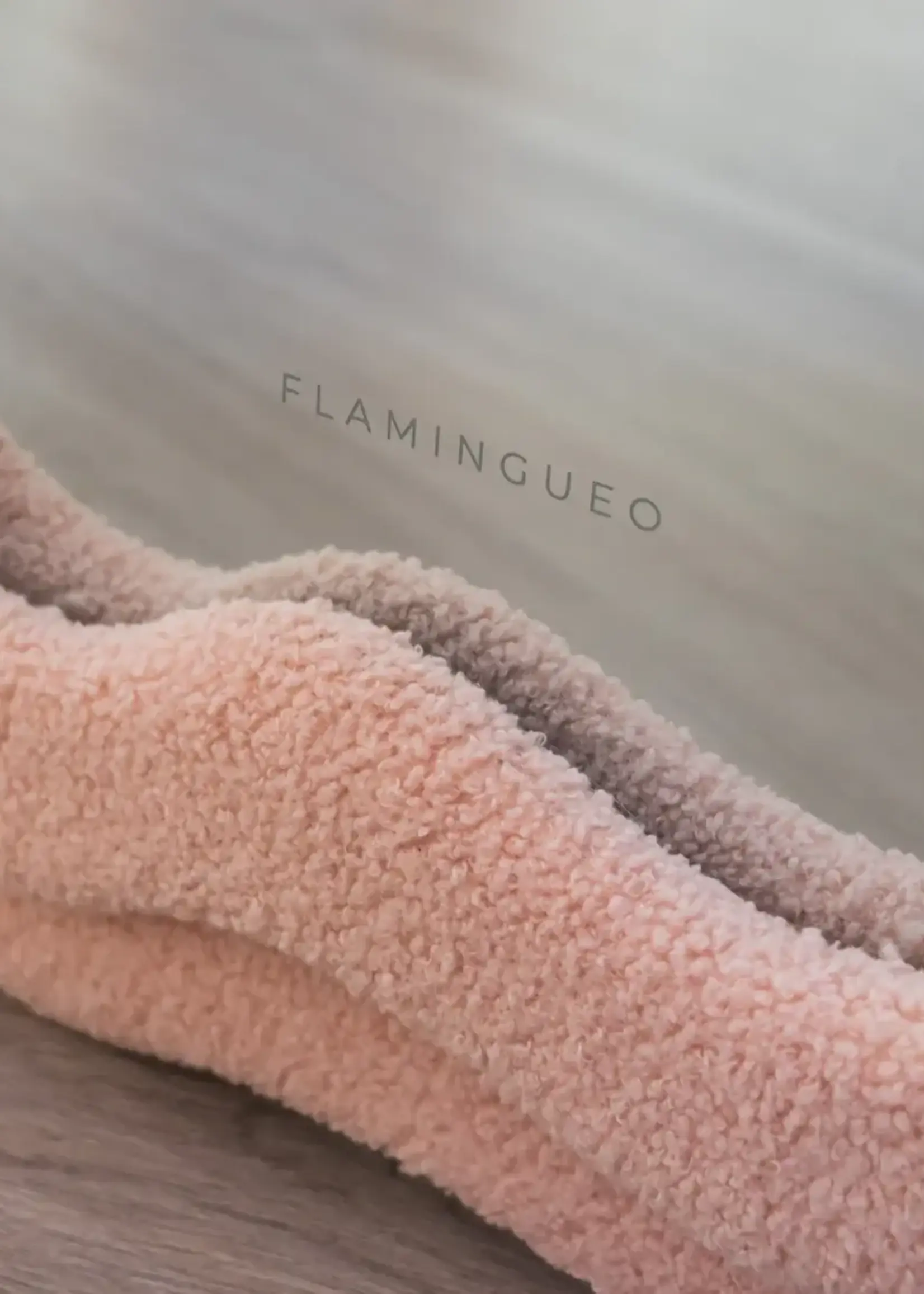 Flamingueo CHARLOTTE - Miroir ondulé, cadre en polaire