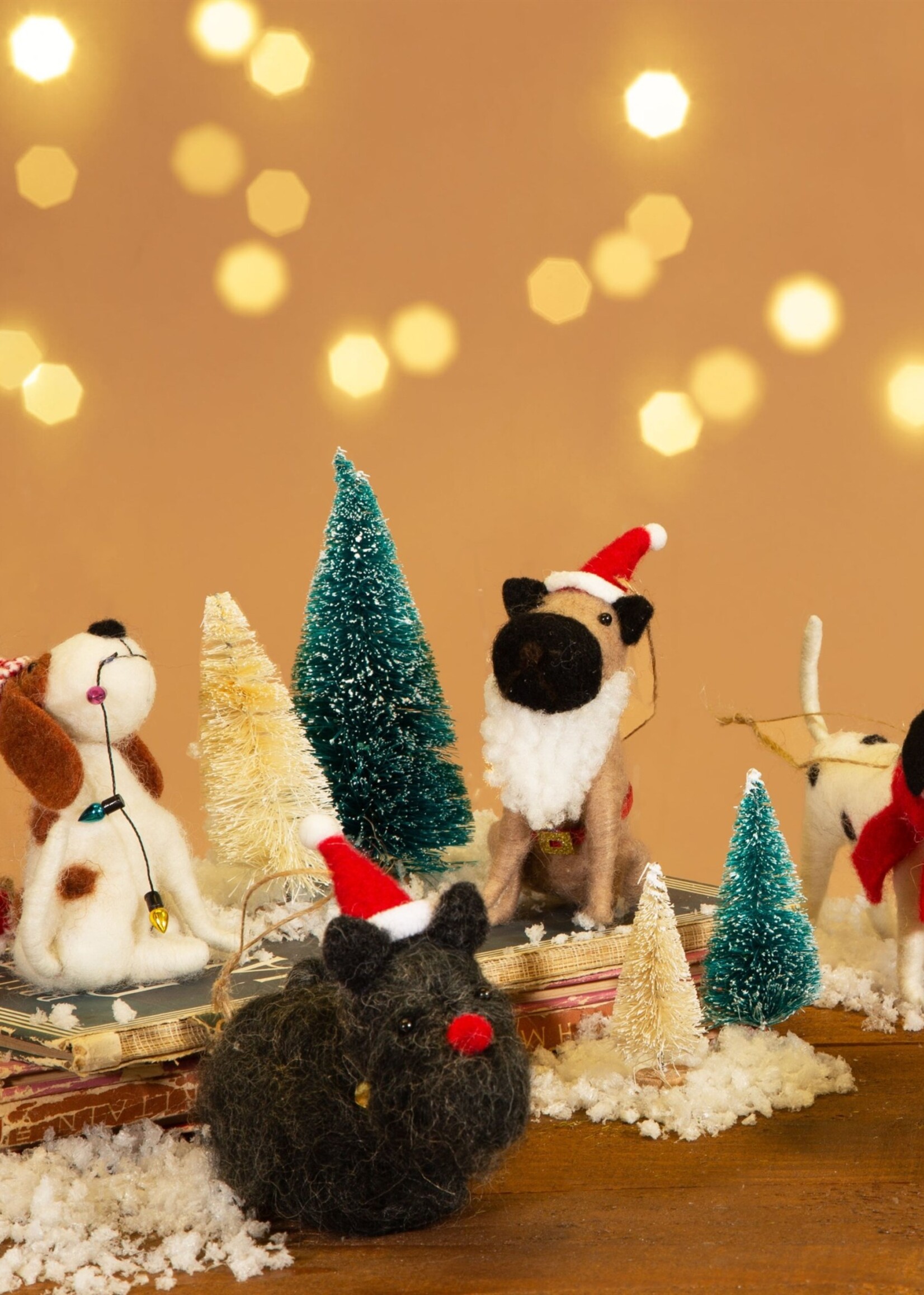 KERSTBAL - Hondenhanger van vilt met feeërieke lichtjes