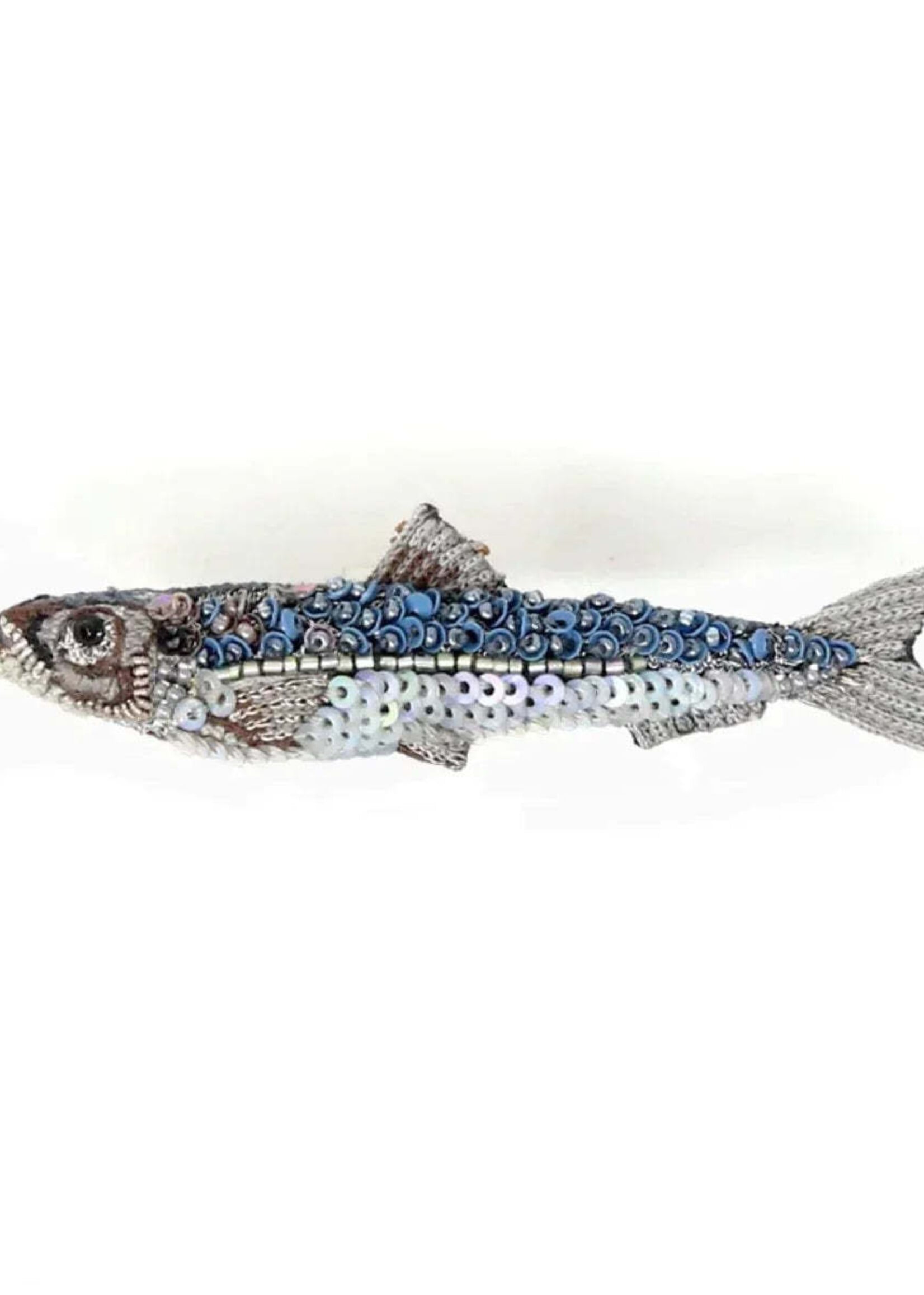 SARDINE BRILLANTE EN BROCHE