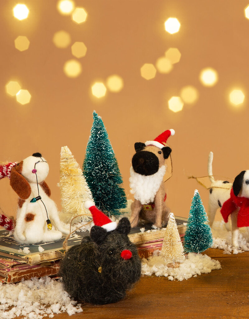 Sass & Belle Vilten kerst hangdecoratie van een dalmatiër met rode sjaal