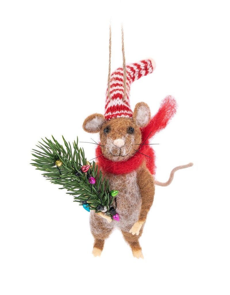 Sass & Belle DÉCORATION SUSPENDUE EN FEUTRE – Souris portant un sapin avec bonnet rouge et blanc