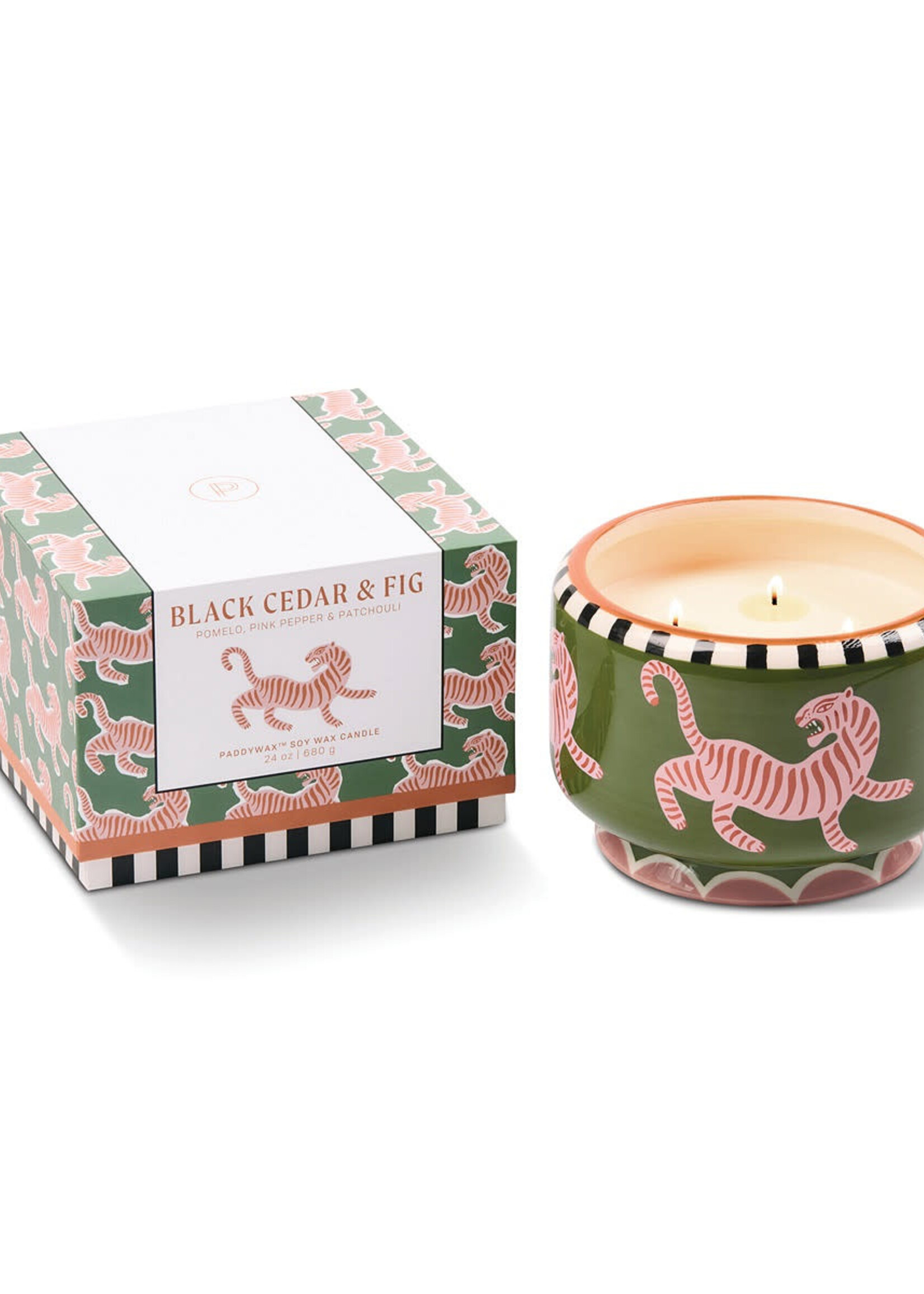 PADDYWAX Bougie parfumée Paddywax Black Cedar & Fig dans un pot en céramique peint à la main, décoré de tigres – 680 g