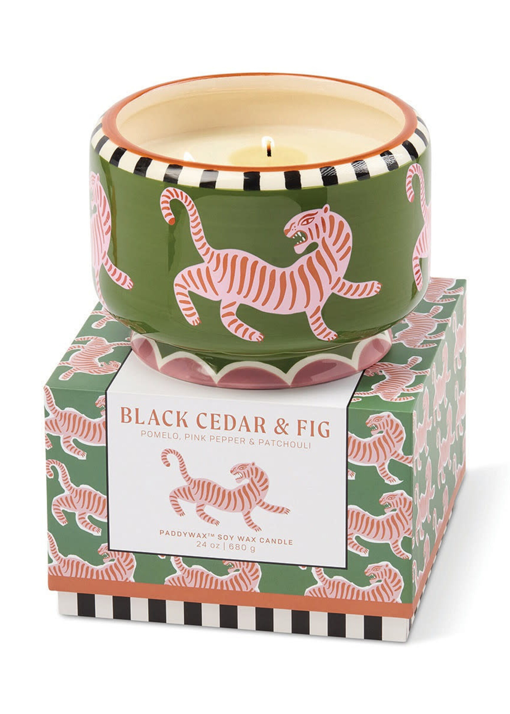 PADDYWAX Bougie parfumée Paddywax Black Cedar & Fig dans un pot en céramique peint à la main, décoré de tigres – 680 g