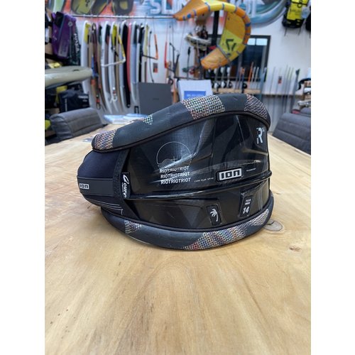 ION Riot Curve 14 Maat S (Demo) ION Riot Curve 14 Maat S (Demo)