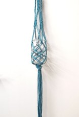 Roos met Witte Stippen Macramé plantenhanger - kleur turquoise - 100% katoen