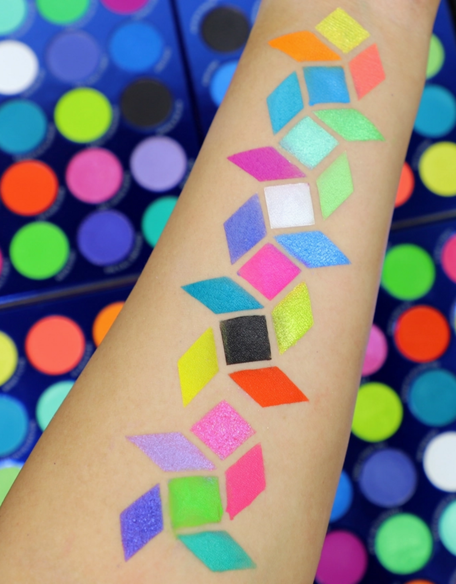 rude cosmetics City of Neon Lights - 24 Vibrant Pigment & Eyeshadow Palette 36g