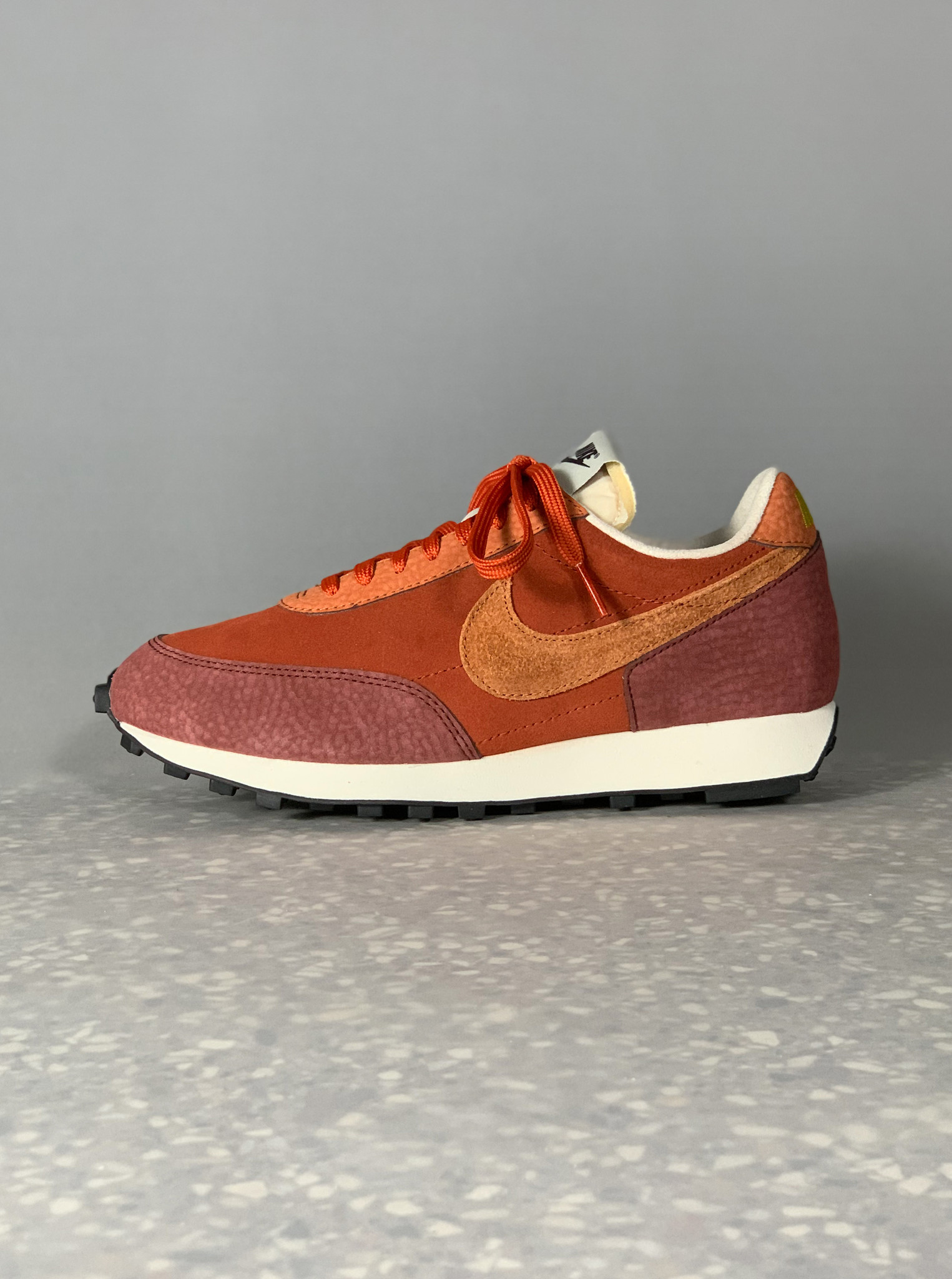 nike daybreak orange