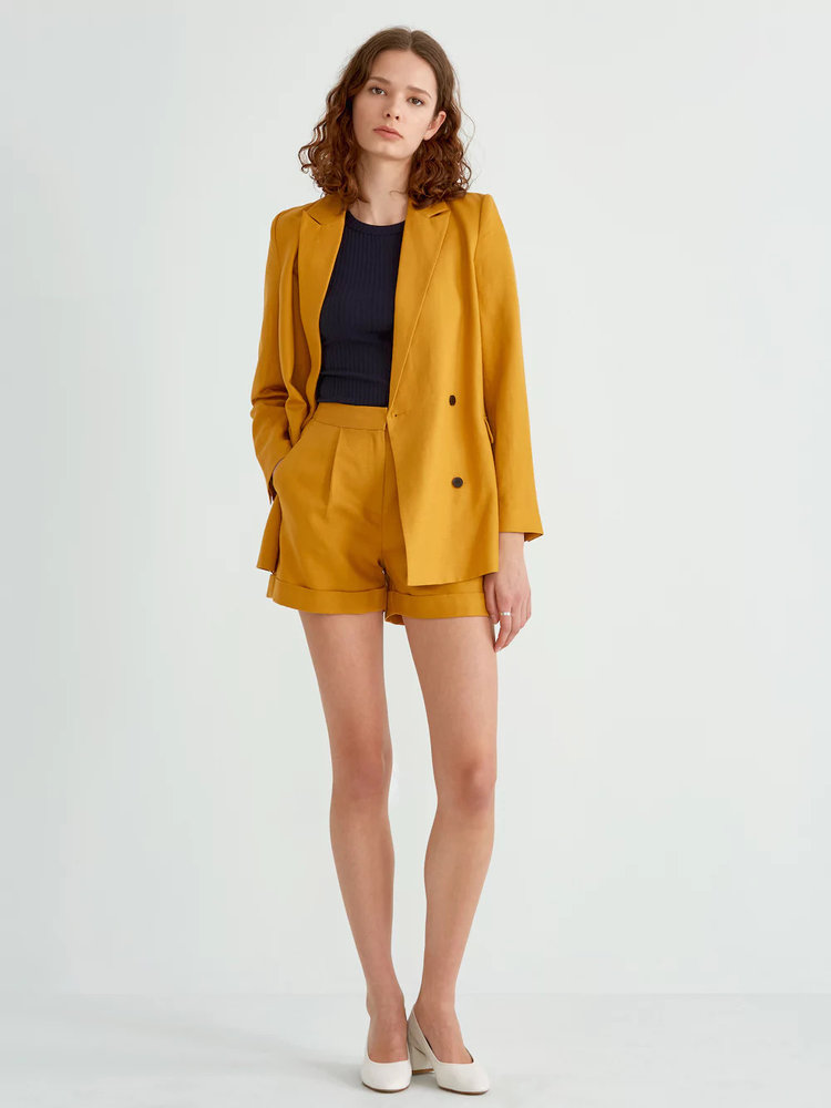 Front Pleated Linen Blend Short in Dark Honey