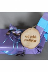 Houten cadeau-label - "Veel geluk bruidspaar"