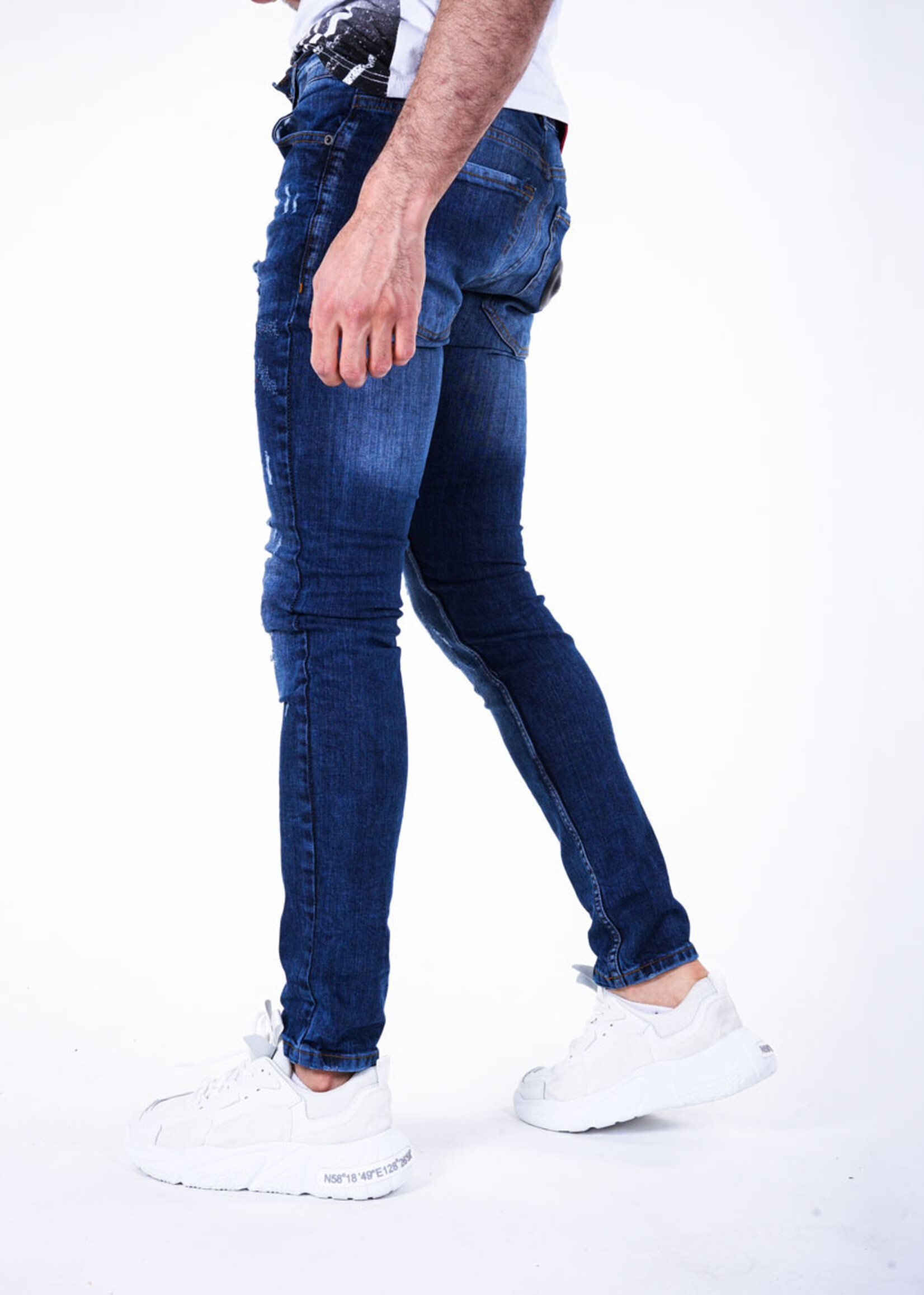 Stoere blauwe jeans met scheuren