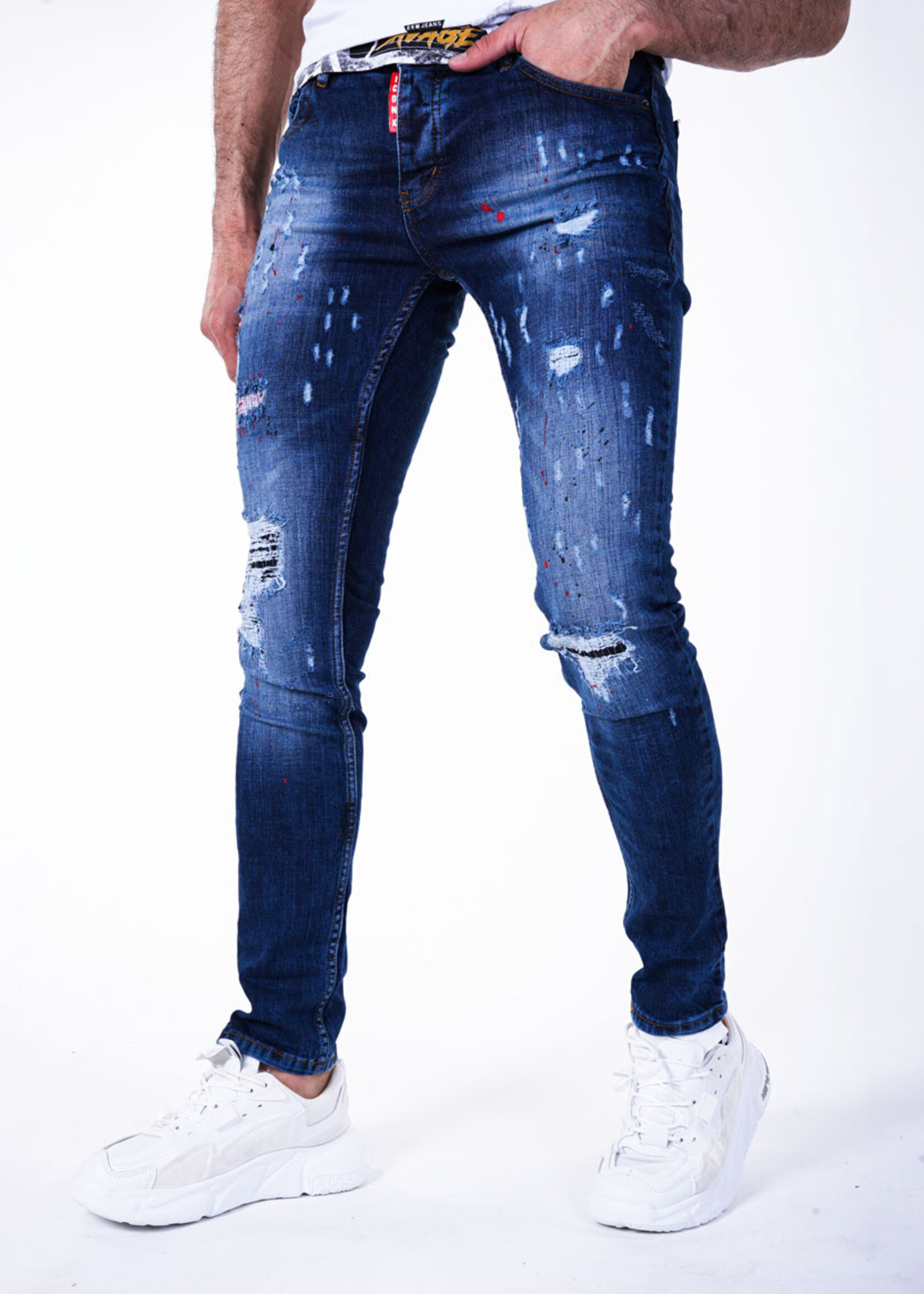 Stoere blauwe jeans met scheuren