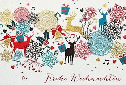 De ornamenten die van kerstmis op hout hangen stock foto Frohe Weihnachten POSTKARTE im Postkartenshop Berlin und Posterladen
