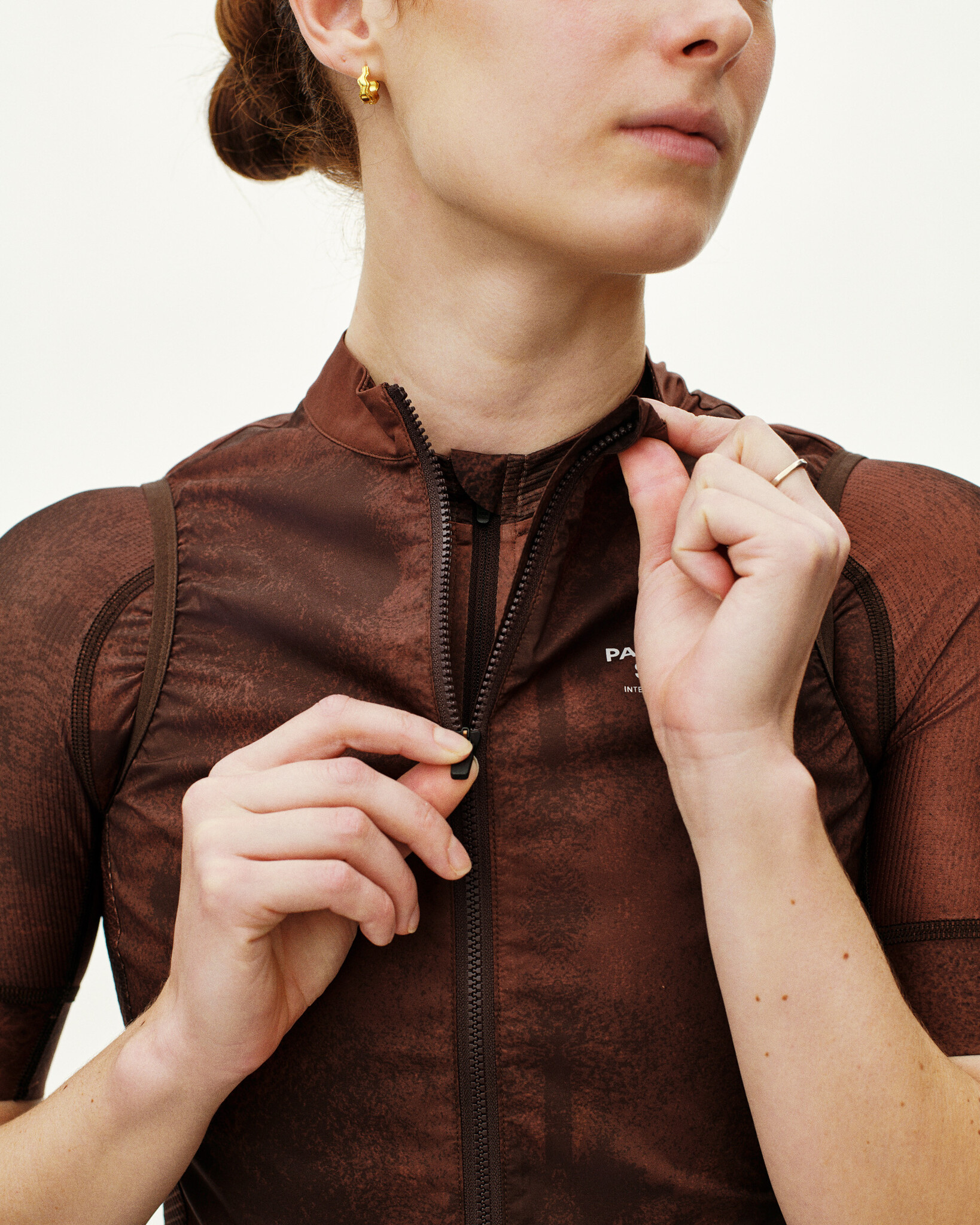 Pas Normal Studios Women's Mechanism Stow Away Gilet - AOP Light brown