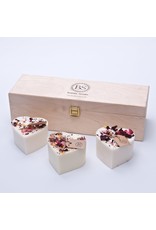 Beauty Scents Cadeauset van 3 hartvormige kaarsen met rozenblaadjes | Beauty Scents