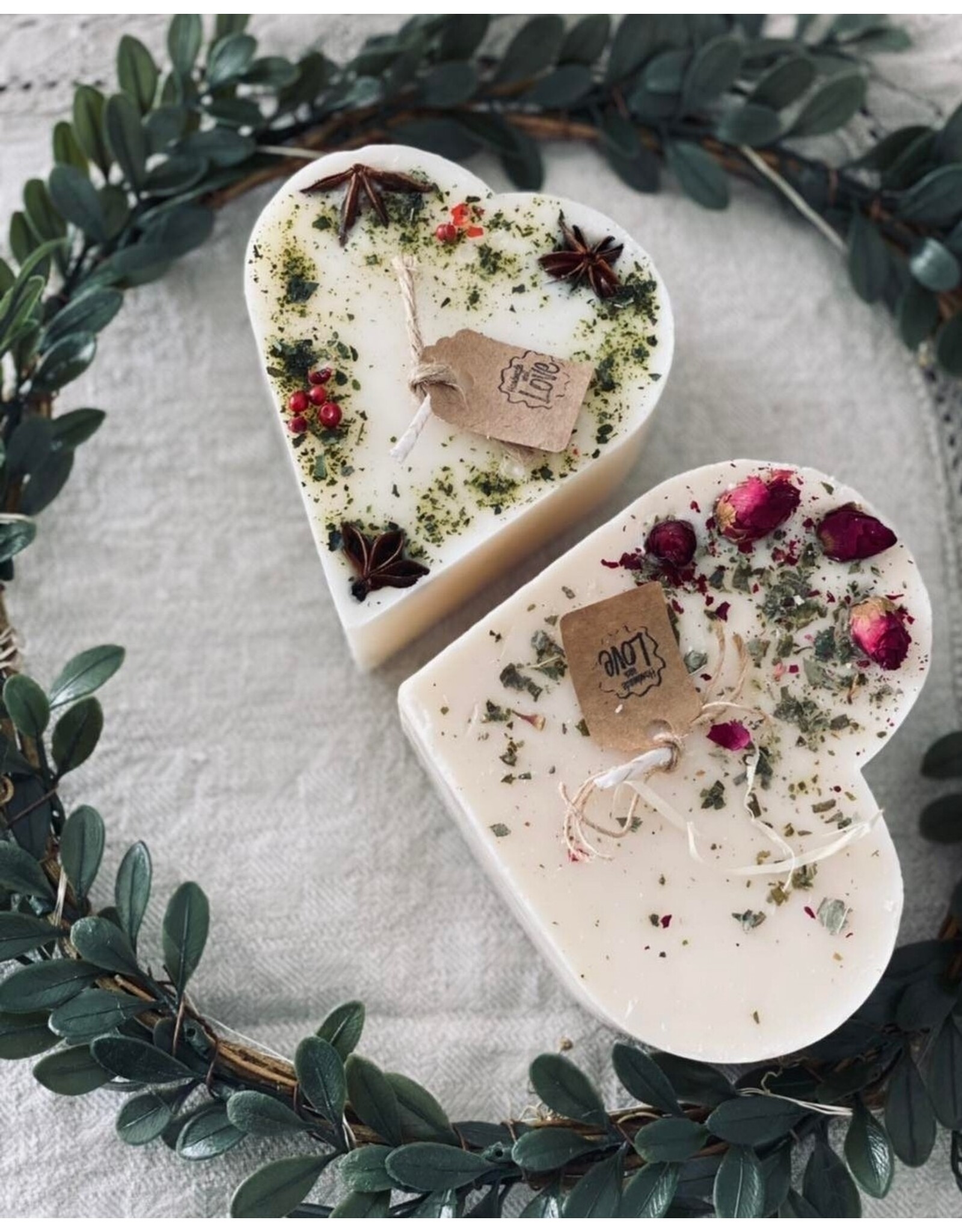 Beauty Scents geurkaarsen Hartvormige geurkaarsen met steranijs  en rode bessen | S | Beauty Scents