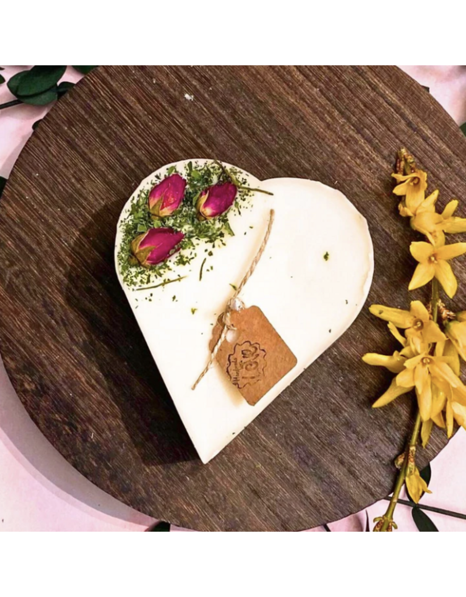 Beauty Scents geurkaarsen Soja geurkaars in hartvorm S | met rozen knoppen | Beauty Scents