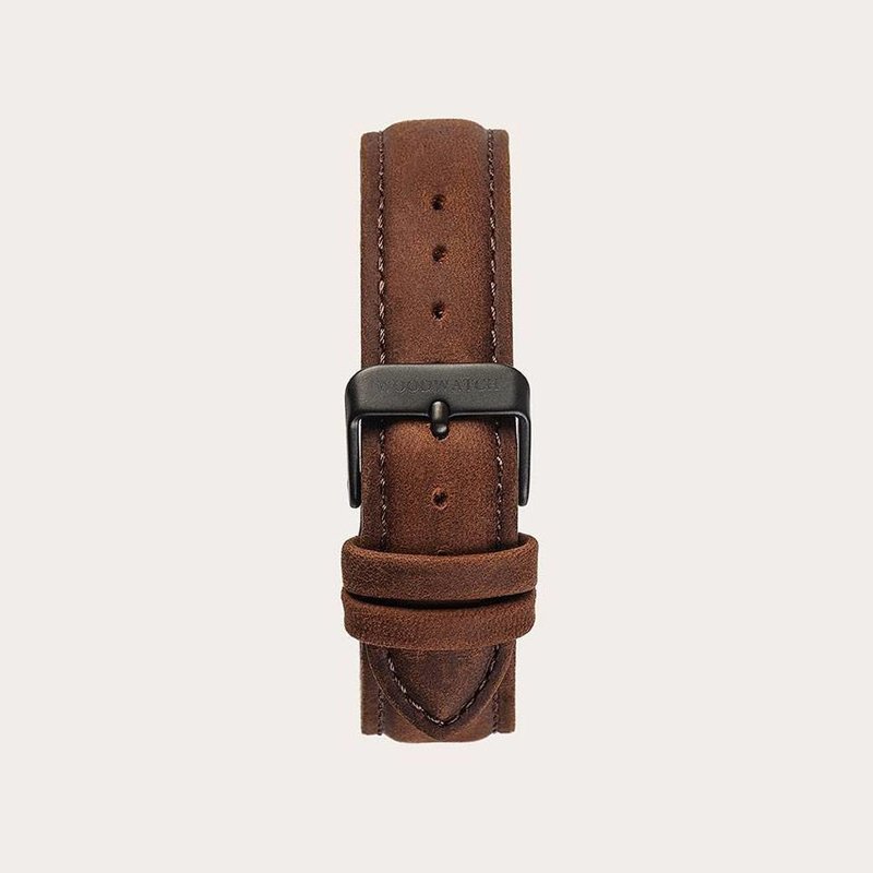 The Pecan Band is made of genuine leather and a metal buckle clasp and is naturally dyed with a light brown hue. The Pecan Band 20mm fits the 40mm MINIMAL Collection.