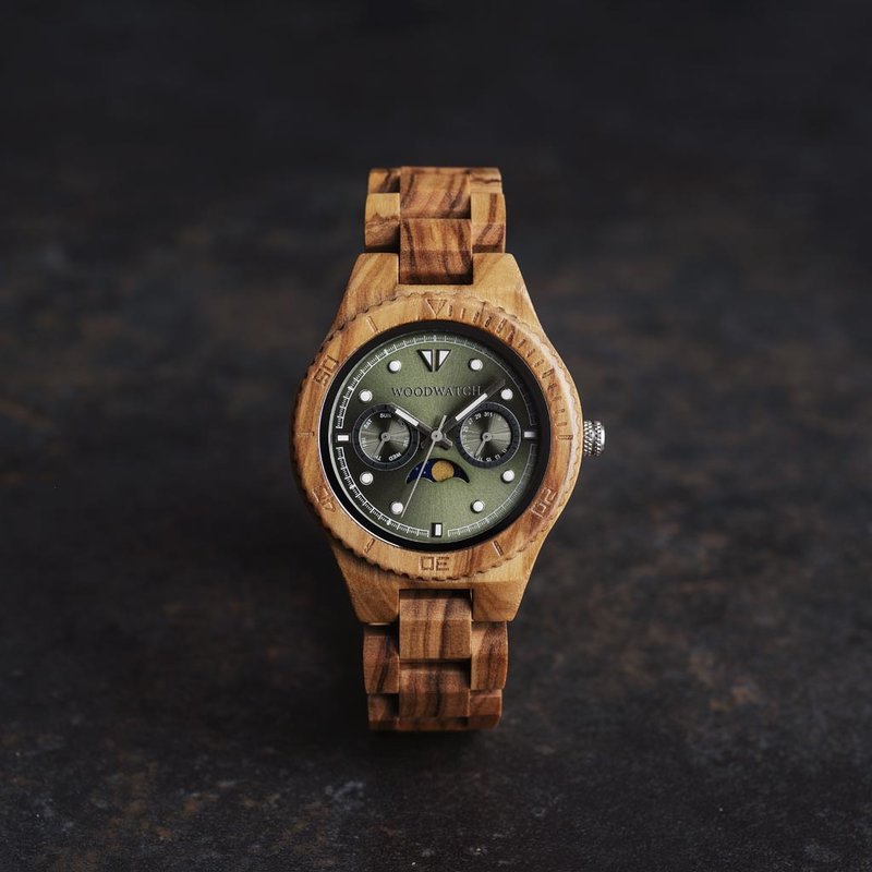 The ODYSSEY Collection is fully designed for the 7th anniversary of WoodWatch. The collection accommodates a 40mm diameter watch case with our characteristic moonphase movement. We incorporated phosphorescent materials in a WoodWatch for the first time ev