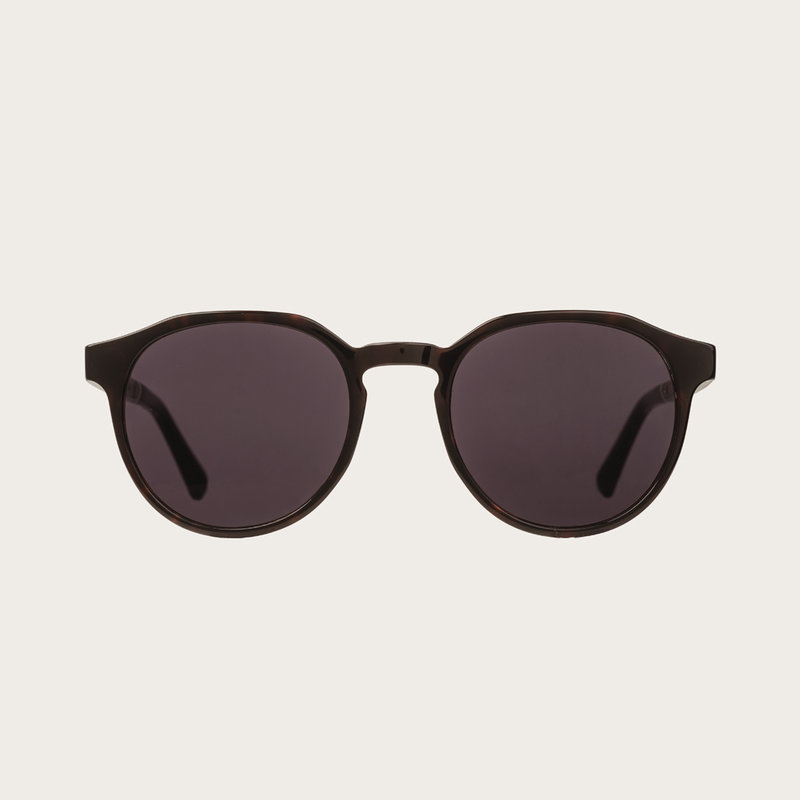 The REVELER Forever Havanas Black features a sleek geometric dark brown tortoise frame with black lenses. Composed of durable Italian Mazzucchelli bio-acetate with hand-finished natural ebony temples and tortoise acetate tips. Bio-acetate is made from cot