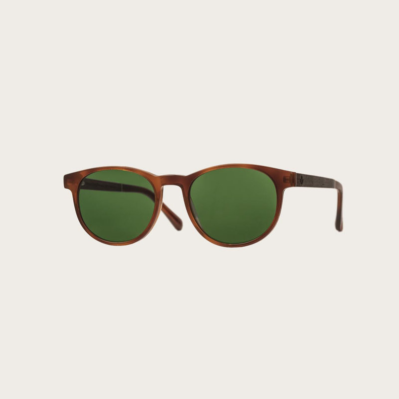 The ELLIPSE Classic Havanas Camo features a characteristic rounded dark yellow tortoise frame with green camo lenses. Composed of durable Italian Mazzucchelli bio-acetate with hand-finished natural ebony temples and tortoise acetate tips. Bio-acetate is m