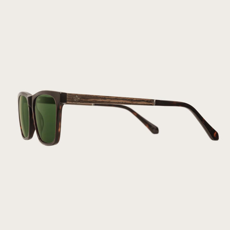 The BROOKLYN Forever Havanas Camo features a squared dark brown tortoise frame with green camo lenses. Composed of durable Italian Mazzucchelli bio-acetate with hand-finished natural ebony temples and tortoise acetate tips. Bio-acetate is made from cotton
