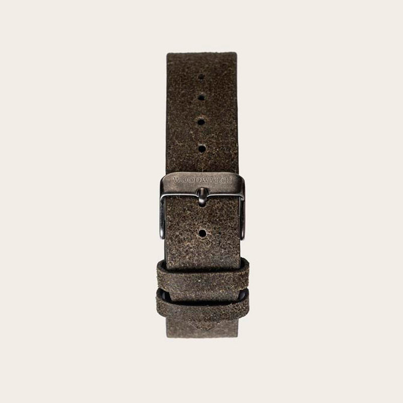 The Khaki Band is made of genuine leather and a metal buckle clasp and is naturally dyed with a beige hue. The Khaki Band 18mm fits the 41mm ELEMENT Collection.