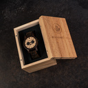 The CLASSIC Collection rethinks the aesthetic of a WoodWatch in a sophisticated way. The slim cases give a classy impression while featuring a unique a moonphase movement and two extra subdials featuring a week and month display. The CLASSIC Outland is ma