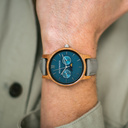 The CLASSIC Collection rethinks the aesthetic of a WoodWatch in a sophisticated way. The slim cases give a classy impression while featuring a unique a moonphase movement and two extra subdials featuring a week and month display. The CLASSIC Surfer Grey i