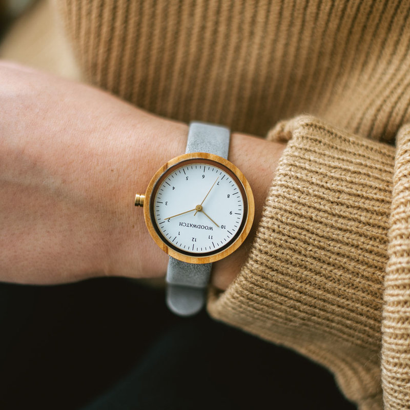 Inspired by contemporary Nordic minimalism. The NORDIC Copenhagen Grey features a 36mm diameter white olive wood case with white dial and gold details. Handmade from sustainably sourced wood and combined with an ultra soft grey sustainable vegan leather s