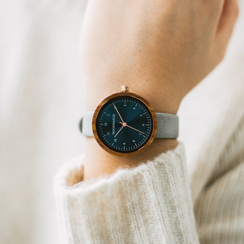 Inspired by contemporary Nordic minimalism. The NORDIC Malmo Grey features a 36mm diameter kosso wood case with a blue dial and golden details. Handmade from sustainably sourced wood combined with an ultra soft grey sustainable vegan leather strap.