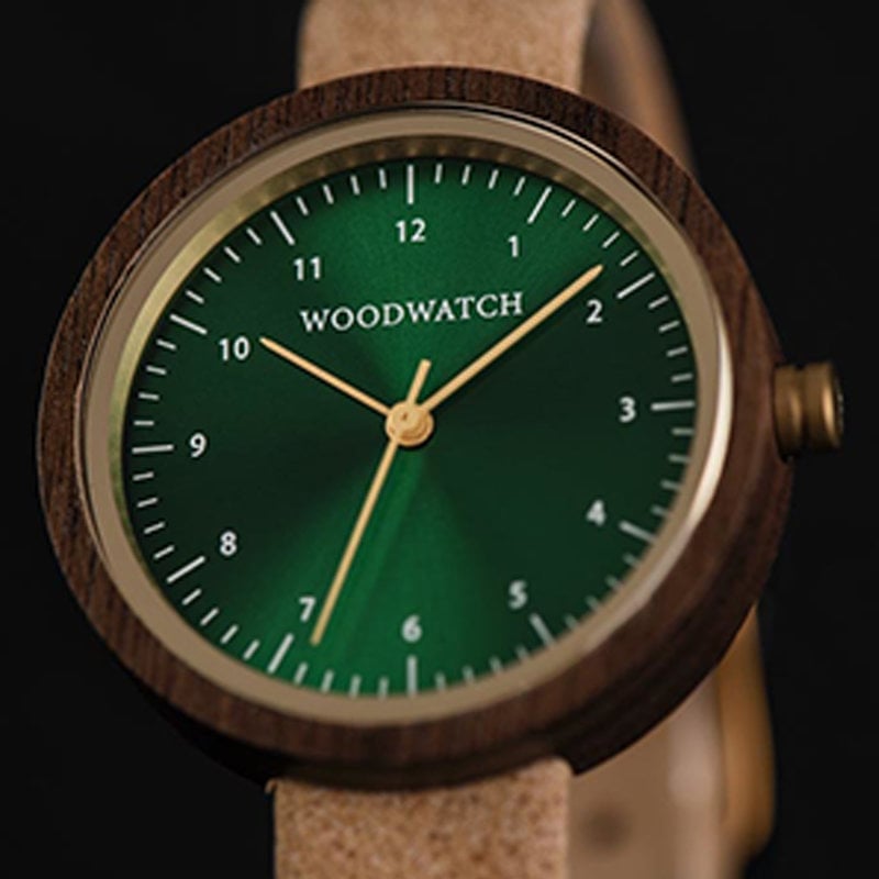 Inspired by contemporary Nordic minimalism. The NORDIC Bergen Beige features a 36mm diameter walnut wood case with a green dial and gold details. Handmade from sustainably sourced wood and combined with an ultra soft beige sustainable vegan leather strap.