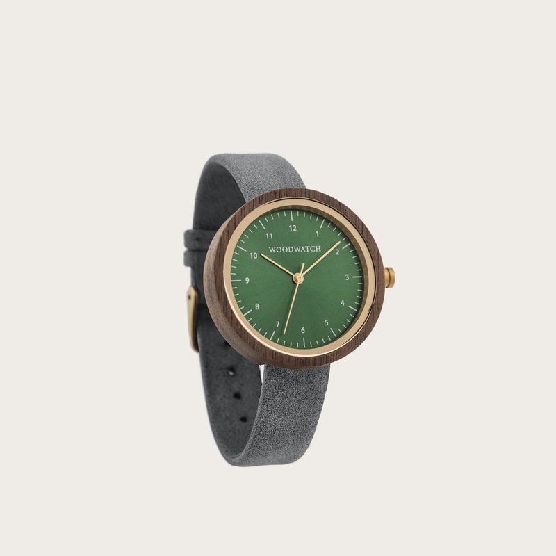 Inspired by contemporary Nordic minimalism. The NORDIC Bergen Grey features a 36mm diameter walnut wood case with a green dial and gold details. Handmade from sustainably sourced wood and combined with an ultra soft grey sustainable vegan leather strap.