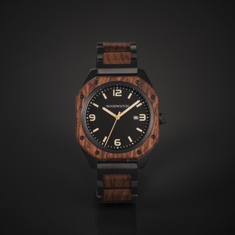 The RANGER pays tribute to the fundamental traits of tactical aircraft instruments and combines a unique, one of a kind, screwed-down bezel with an industrial design. Aviation instruments need to be clearly readable at all times, and so the RANGER feature