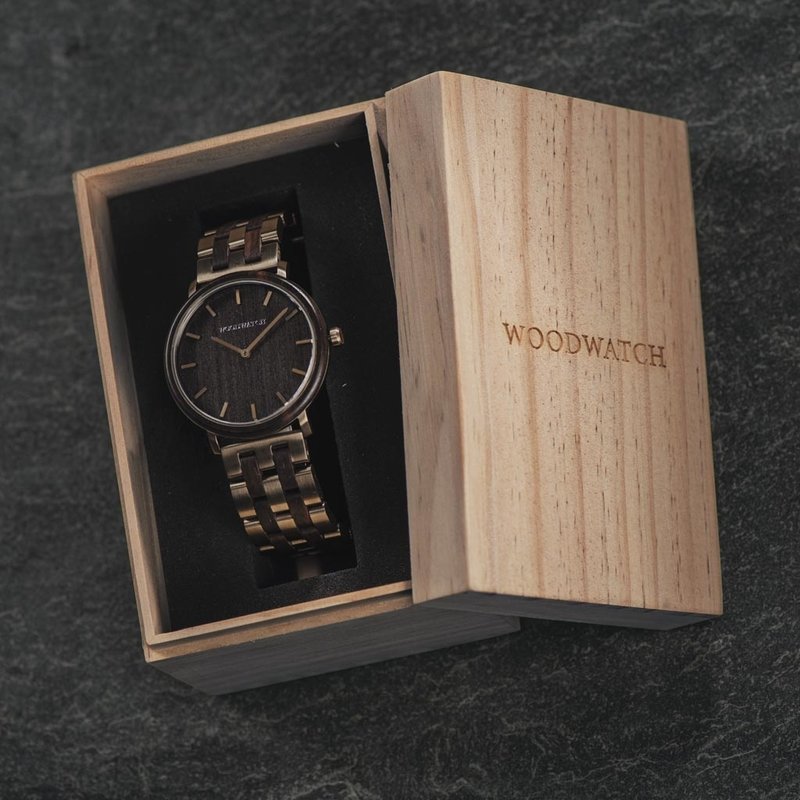 A renewed MINIMAL design with a timeless look that matches any occasion. Featuring a thin, steel case, and leadwood bezel and bronze dial. Comes with a new watch strap, designed from the ground up to perfectly match the minimal watch case in style and mat