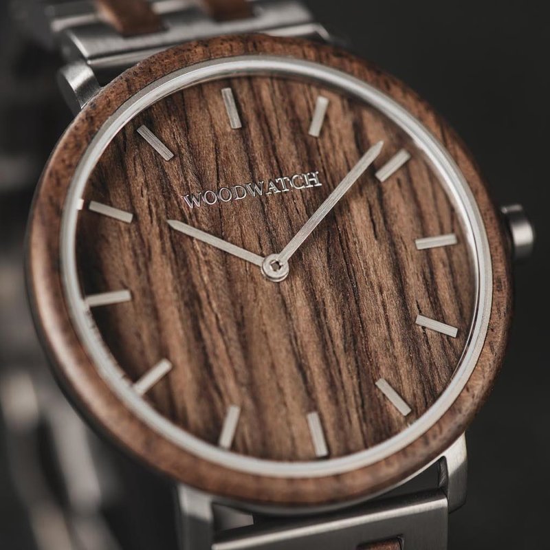 A renewed MINIMAL design with a timeless look that matches any occasion. Featuring a thin, steel case, and walnut bezel and dial. Comes with a new watch strap, designed from the ground up to perfectly match the minimal watch case in style and materials.