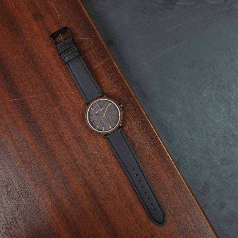 A renewed MINIMAL design with a timeless look that matches any occasion. Featuring a thin, steel case, and leadwood bezel and bronze dial. Comes with a new watch strap, designed from the ground up to perfectly match the minimal watch case in style and mat