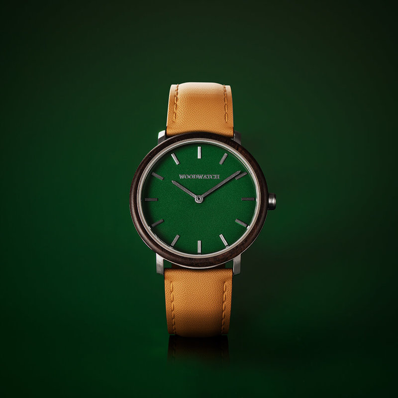 A renewed MINIMAL design with a timeless look that matches any occasion. Featuring a thin, steel case, and leadwood bezel and green dial. Comes with a new watch strap, designed from the ground up to perfectly match the minimal watch case in style and mate