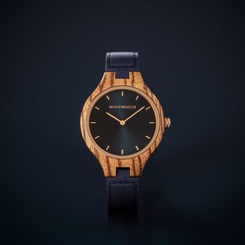 The AURORA Collection breaths the fresh air of Scandinavian nature and the astonishing views of the sky. This light weighing watch is made of West-African Zebrawood, accompanied by a blue stainless-steel dial with golden details.<br />
Comes with a cactus leat