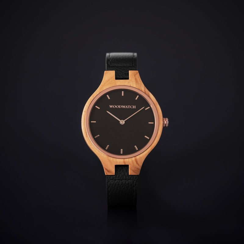 The AURORA Collection breaths the fresh air of Scandinavian nature and the astonishing views of the sky. This light weighing watch is made of European Olive Wood, accompanied by a stainless-steel sky-black dial and starry rose-gold details.<br />
Comes with a c