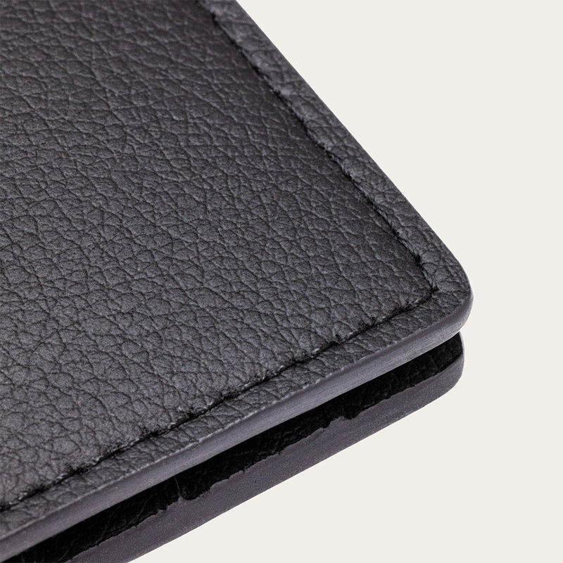 Premium wallet crafted from vegan cactus leather. Extremely soft and durable, made from cactus leaves from Mexico. Optimised for organisation, featuring 7 slots.